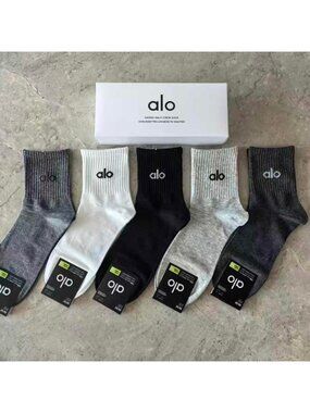 A26- ALO Yoga Men's Heathered Neutral Half-Crew Socks 5-Pair Box Set - NWT